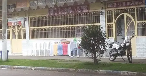 PUESTO SALPICON Y EMPAREDADOS CALLE 17 SUR CON 41 PUESTO SALPICON Y EMPAREDADOS CALLE 17 SUR CON 41